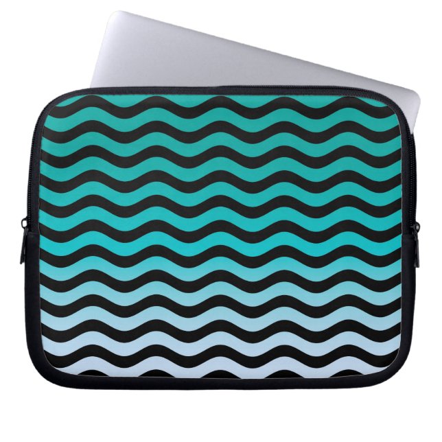Golvende turquoise strepen laptop sleeve (Voorkant)