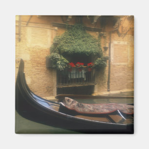 Gondel en restaurant, Venetië, Veneto, Italië Magneet