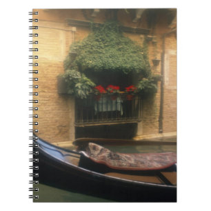 Gondel en restaurant, Venetië, Veneto, Italië Notitieboek