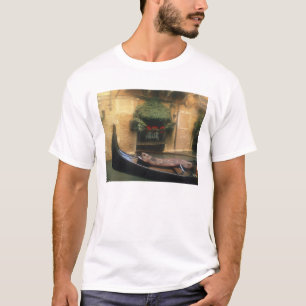 Gondel en restaurant, Venetië, Veneto, Italië T-shirt