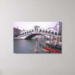 Gondels en toeristen bij de Rialtobrug Canvas Afdruk