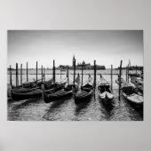 Gondels in Venetië in zwart-wit Poster (Voorkant)