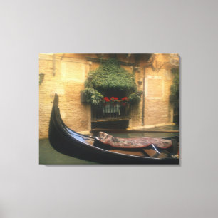 Gondola en Restaurant, Venetië, Veneto, Italië Canvas Afdruk