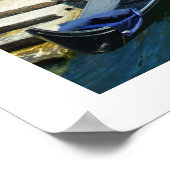 Gondola rijdt in Venetië Poster (Hoek)