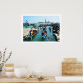 Gondola rijdt in Venetië Poster (Keuken)