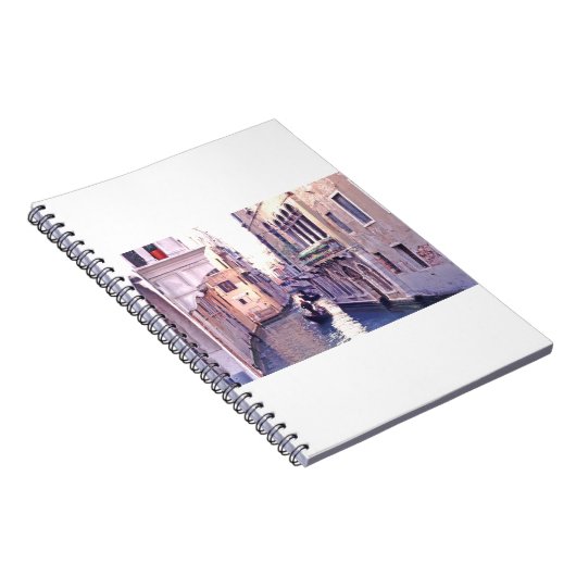 Gondolas die een kanaal in de buurt van San Polo n Notitieboek (Rechterzijde)