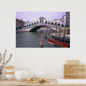 Gondolas en toeristen bij de Rialto-brug Poster (Keuken)