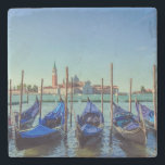 Gondolas in Venetië, Italië Stenen Onderzetter<br><div class="desc">Schilderij van gondelas pier rij verankerde foto op Canal Grande met San Giorgio Maggiore kerk op de achtergrond,  Venetië,  Italië. Gearchiveerde gondels op Piazza San Marco.</div>