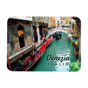 Gondolas op een klein kanaal in Venetië Magneet
