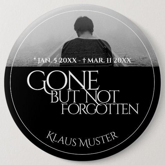 Gone, maar niet vergeten - Donker Ronde Button 6,0 Cm (Voorkant)