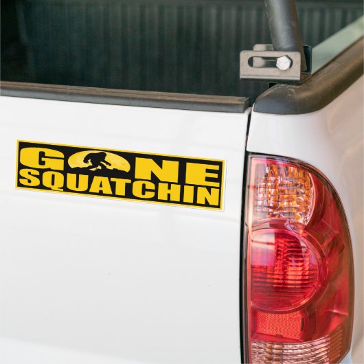 GONE SQUATCHIN BARK BIJ DE MON - Finking Bigfoot Bumpersticker (Op Truck)