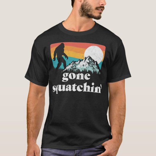 Gone Squatchin. Funny Bigfoot Mountains Retro Gra T-shirt (Voorkant)