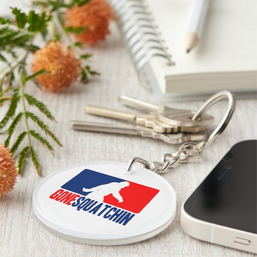 Gone Squatchin League Style Sleutelhanger (Voorkant Rechts)