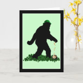 Gone Squatchin' on St. Patrick's Day Kaart (Gele Bloem)