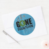 Gone Squatchin  Ronde Sticker (Envelop)