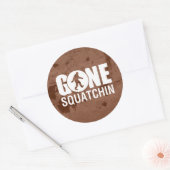 Gone Squatchin  Ronde Sticker (Envelop)