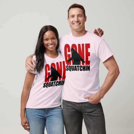 Gone Squatchin (rood en zwart) T-shirt (Unisex)