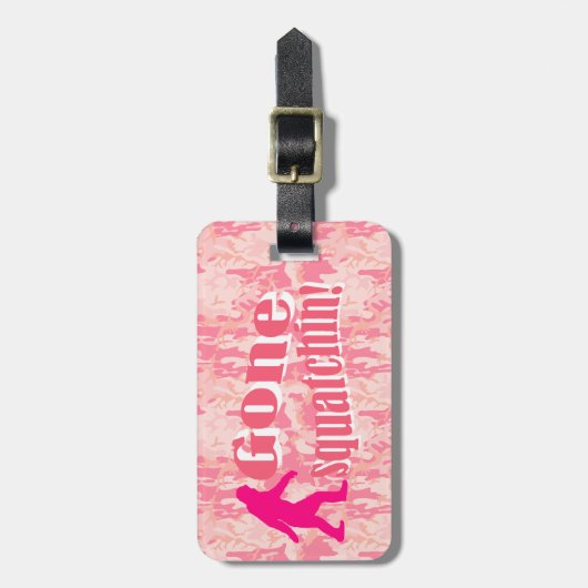 Gone squatchin roze camo bagagelabel (Voorkant verticaal)