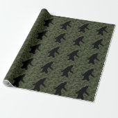 Gone Squatchin Silhouette op Digital Camouflage Cadeaupapier (Uitgerold)