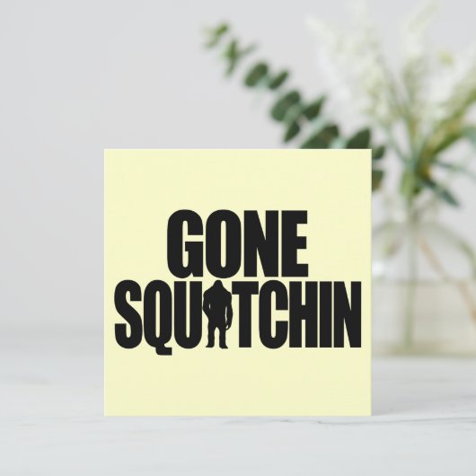 Gone Squatchin Uitnodiging (Staand voorkant)