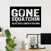 Gone Squatchin (Verhard) Squatch in deze Bossen Poster (Thuiskantoor)