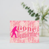 Gone Squatching op roze camouflage Briefkaart (Staand voorkant)