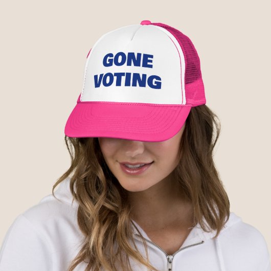 Gone Voting™ Trucker Hoed Trucker Pet (In situ)