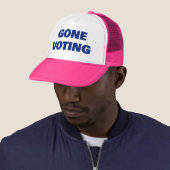 Gone Voting™ Trucker Hoed Trucker Pet (In situ)