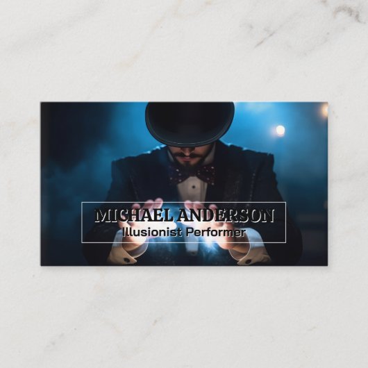 Goochelaar doet mysterieuze goocheltruc visitekaartje (Voorkant)