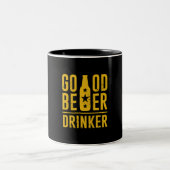 Good Beer Drinker Tweekleurige Koffiemok (Center)