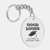 Good Looks and Now a Diploma Too Funny Graduation Sleutelhanger (Voorkant Links)