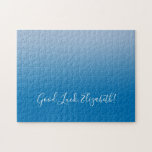 Good Luck Name Script op Blue Gradient Funny Legpuzzel<br><div class="desc">Het licht tot donkerblauwe gradiënt puzzle kenmerkt "Goed Luck,  [NAAM]"in een witte manuscriptdoopvont dichtbij de bodem. Pas de grappige tekst aan in de zijbalk. Maakt een groot aangepast cadeau voor iemand die van een uitdaging houdt. Copyright ©Claire E. Skinner. Alle rechten voorbehouden.</div>