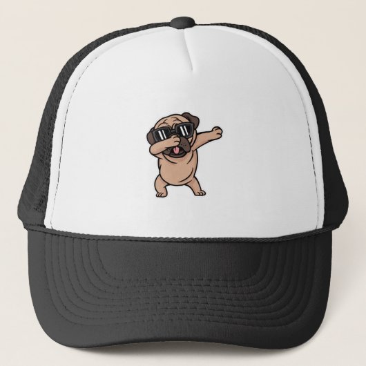 Good Mood Pug met zonnebril Dabbel Trucker Pet (Voorkant)