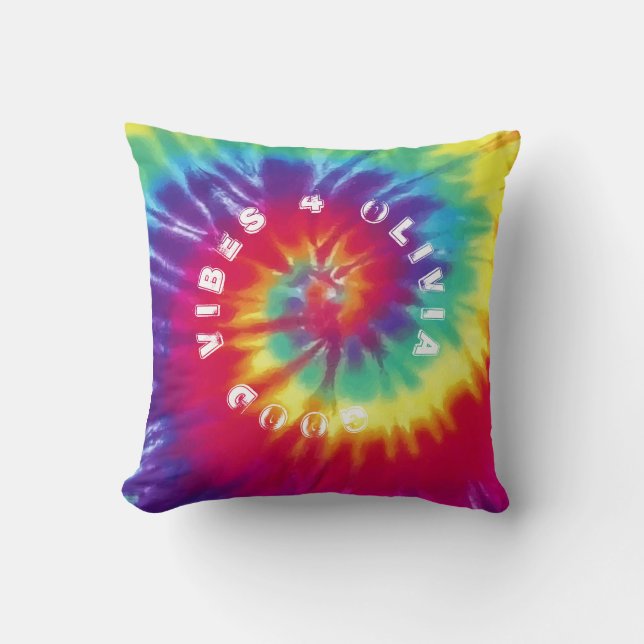"Good Vibes 4 You" Custom Name Rainbow Tie Dye Kussen (Voorkant)