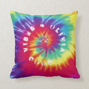 "Good Vibes 4 You" Custom Name Rainbow Tie Dye Kussen