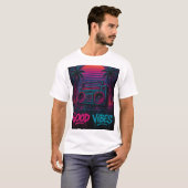 Good Vibes Neon Synthwave Graffiti Muurschildering T-shirt (Voorkant volledig)