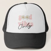 Good Vibes only 70's Hippie Slogan Trucker Pet (Voorkant)