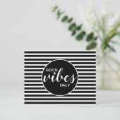 Good Vibes Only Black & White Typography Quote Briefkaart (Staand voorkant)
