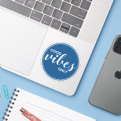 Good Vibes only Inspirerend Motivatie Quote Sticker (Laptop met iPhone)