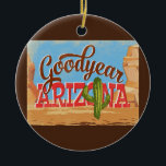 Goodyear Arizona Cartoon Desert Vintage Travel Keramisch Ornament<br><div class="desc">Goodyear Arizona neo vintage-reisontwerp in een grappige cartoon retro-stijl met de woestijn,  een cactus en rotsen. Blauw,  bruin en rood met groene cactus.</div>