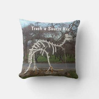 Gooi de kussen met het oude Dino-Bot Home Decor.