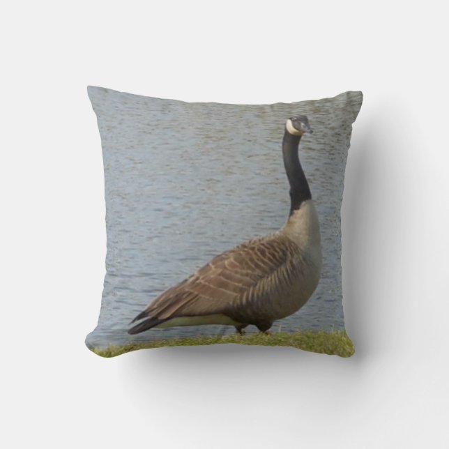 Goose by Pond Sierkussen (Voorkant)
