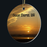 Goraalse Ocean Shores Beach Sunset Foto Keramisch Ornament<br><div class="desc">Deze mooie sierfoto shows een spectaculaire,  kleurrijke zonsondergang foto genomen van een vreedzaam strand in Ocean Shores,  Washington. Lagen wolken geven de indruk van een abstract schilderij.</div>