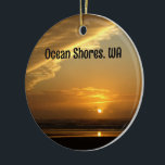 Goraalse Ocean Shores Beach Sunset Foto Keramisch Ornament<br><div class="desc">Deze mooie sierfoto shows een spectaculaire,  kleurrijke zonsondergang foto genomen van een vreedzaam strand in Ocean Shores,  Washington. Lagen wolken geven de indruk van een abstract schilderij.</div>