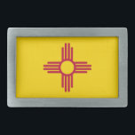 Gordelgesp met vlag van de staat New Mexico Gesp<br><div class="desc">Show van uw staatsprijs met deze stijlvolle riemgesp met de vlag van New Mexico! Gemaakt van duurzame materialen, toont deze riemgesp het iconische Zia-symbool tegen een gewaagde gele achtergrond, die het unieke erfgoed en de cultuur van New Mexico vertegenwoordigt. Of u nu verkleedt voor een speciaal evenement of een vleugje...</div>