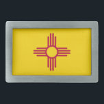 Gordelgesp met vlag van de staat New Mexico Gesp<br><div class="desc">Show van uw staatsprijs met deze stijlvolle riemgesp met de vlag van New Mexico! Gemaakt van duurzame materialen, toont deze riemgesp het iconische Zia-symbool tegen een gewaagde gele achtergrond, die het unieke erfgoed en de cultuur van New Mexico vertegenwoordigt. Of u nu verkleedt voor een speciaal evenement of een vleugje...</div>
