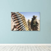 Gordels van 50-kalibermunitie canvas afdruk (Insitu (Houten vloer))