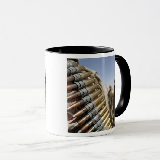 Gordels van 50-kalibermunitie mok (Voorkant rechts)