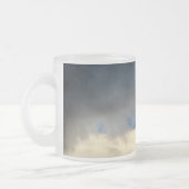 gordijn van wolken matglas koffiemok (Links)