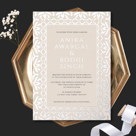 Gorgeous Ornate Indian Wedding Neutral + Silver Folie Uitnodiging
